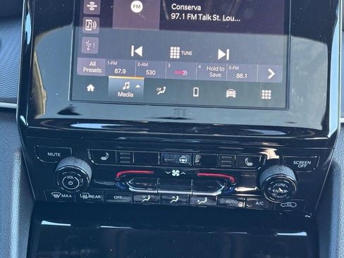 New 2025 Jeep Grand Cherokee L Altitude AWD/4WD image 10
