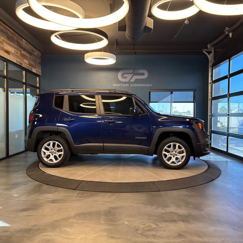 Used 2018 Jeep Renegade Latitude AWD/4WD image 2