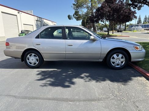 Used 2000 Toyota Camry LE FWD image 14