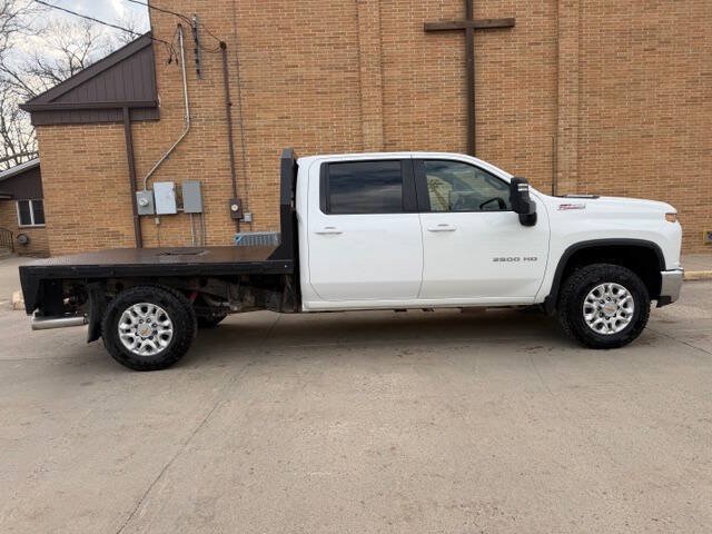 Used 2023 Chevrolet Silverado 2500 LT AWD/4WD image 3
