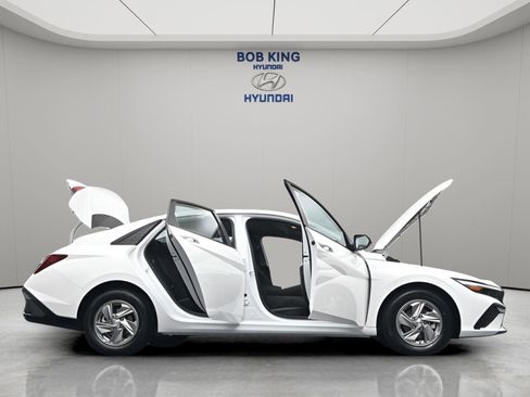 New 2026 Hyundai Elantra SE FWD image 23