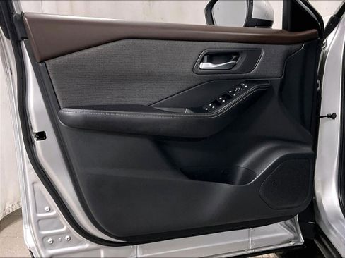 Certified 2022 Nissan Rogue SV image 9