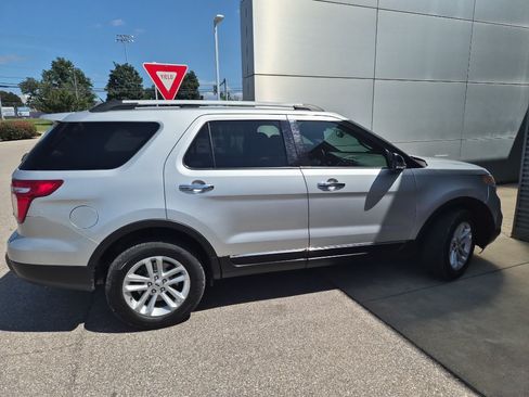 Used 2013 Ford Explorer XLT AWD/4WD image 5