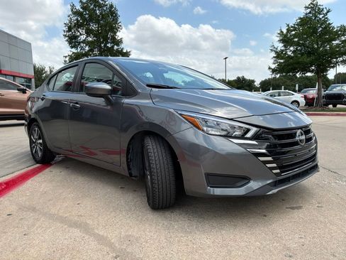 Used 2025 Nissan Versa SV FWD image 4