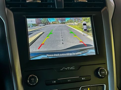 Used 2020 Ford Fusion SE FWD image 25
