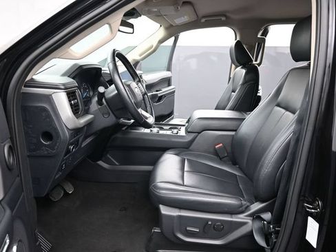 Used 2024 Ford Expedition XLT AWD/4WD image 28