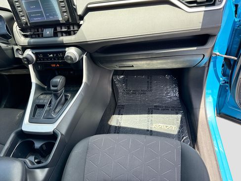 Used 2019 Toyota RAV4 XLE FWD image 17