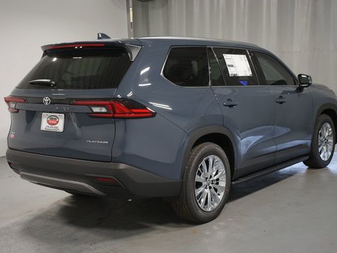 New 2026 Toyota Grand Highlander Platinum image 8