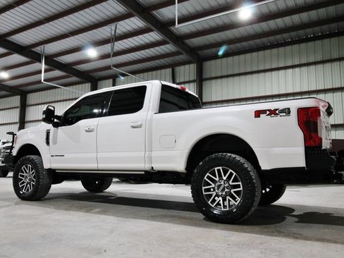 Used 2019 Ford F250 Lariat w/ Lariat Ultimate Package AWD/4WD image 7