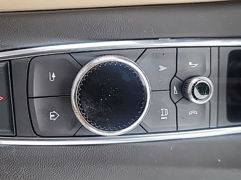 Used 2022 Cadillac Escalade ESV Premium Luxury AWD/4WD image 21