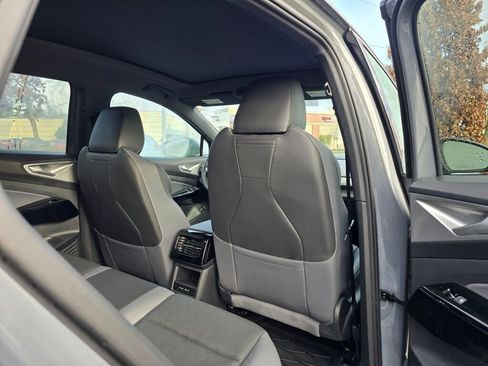 Used 2023 Volkswagen ID.4 Pro S image 12