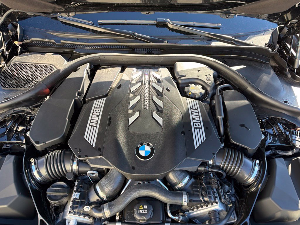 Used 2023 BMW M550i xDrive w/ Executive Package AWD/4WD image 11