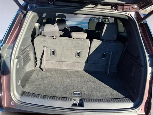 Used 2025 GMC Acadia Elevation image 10