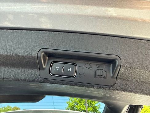 Used 2022 Ford Explorer XLT w/ Equipment Group 202A AWD/4WD image 28
