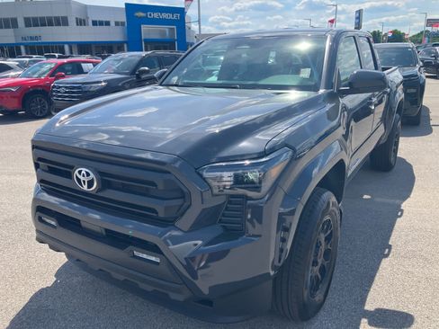 Used 2025 Toyota Tacoma SR5 AWD/4WD image 3