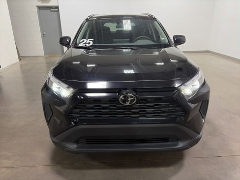 Used 2025 Toyota RAV4 LE AWD/4WD image 34
