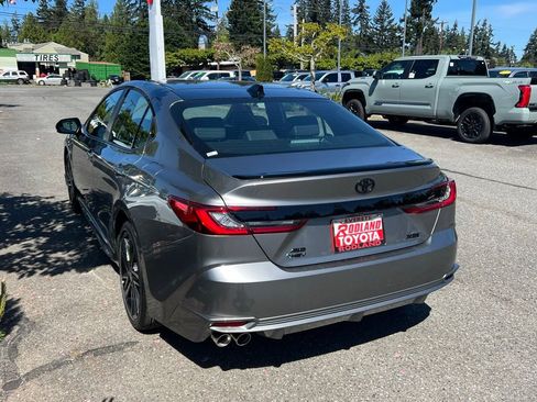 Used 2026 Toyota Camry XLE AWD/4WD image 9