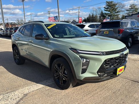 Used 2024 Chevrolet Trax ACTIV w/ Driver Confidence Package image 4
