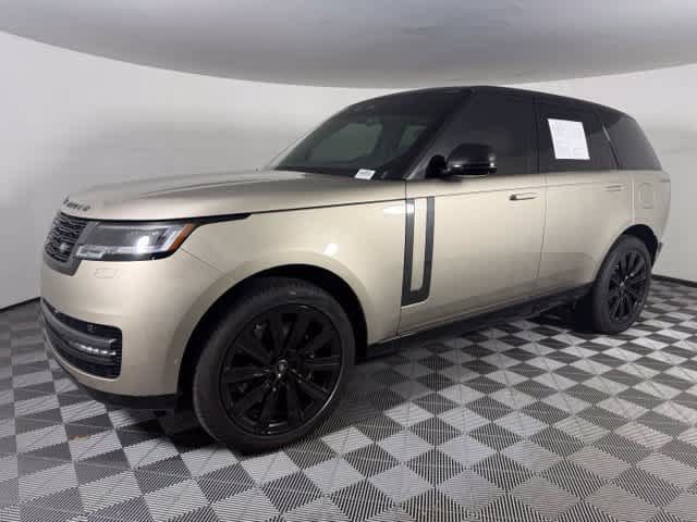 Used 2025 Land Rover Range Rover SE AWD/4WD image 2
