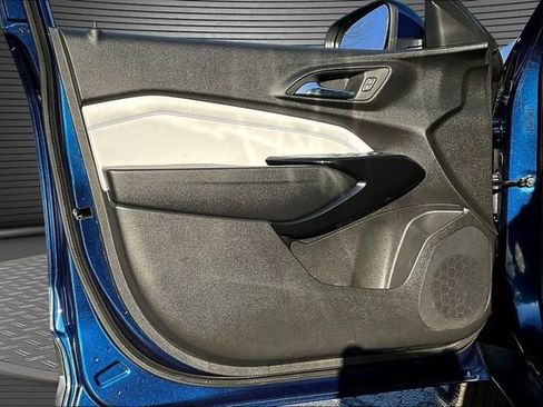 Used 2024 Chevrolet Trax LT w/ LT Convenience Package image 19