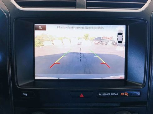 Used 2016 Ford Explorer XLT w/ Equipment Group 202A AWD/4WD image 3