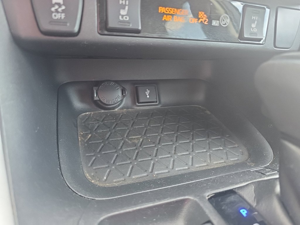 Used 2022 Toyota RAV4 XLE Premium AWD/4WD image 27