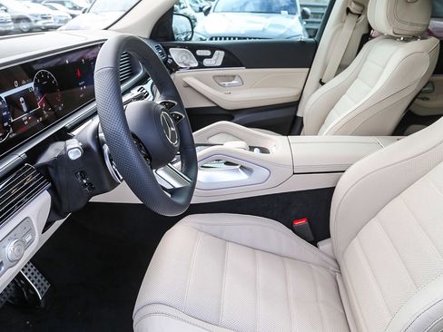 Used 2024 Mercedes-Benz GLS 580 4MATIC image 15