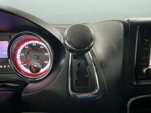 Used 2019 Dodge Grand Caravan GT FWD image 12