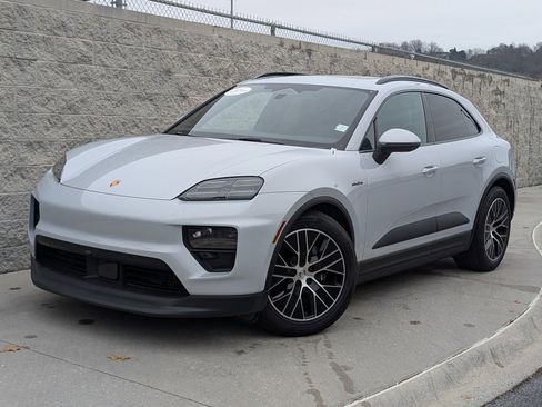 Used 2025 Porsche Macan 4 Electric image 1