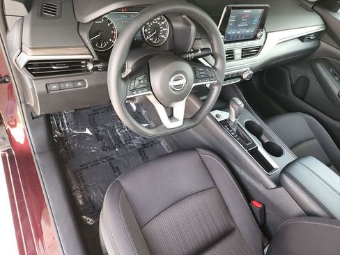 Used 2025 Nissan Altima 2.5 SV image 11