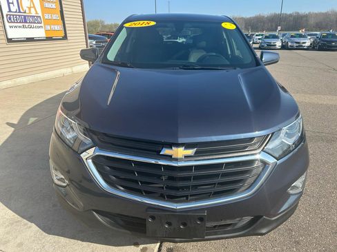 Used 2018 Chevrolet Equinox LT FWD image 2