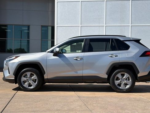 Used 2025 Toyota RAV4 XLE AWD/4WD image 7