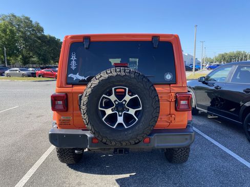 Used 2020 Jeep Wrangler Unlimited Sahara AWD/4WD image 9
