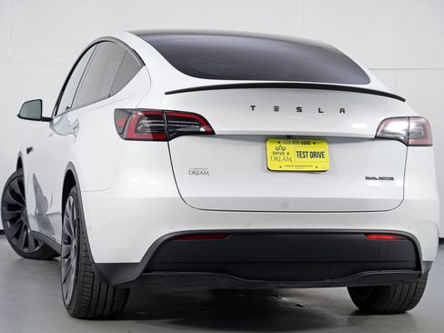 Used 2022 Tesla Model Y Performance image 6