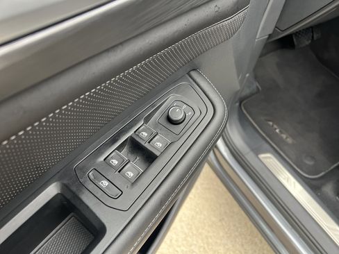 Used 2024 Volkswagen Atlas Cross Sport SE w/ Panoramic Sunroof Package image 14