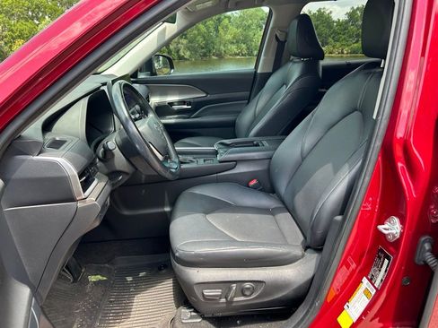 Used 2024 Toyota Grand Highlander XLE FWD image 14