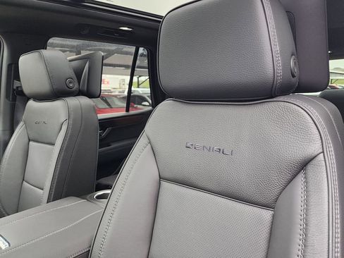 New 2026 GMC Yukon Denali w/ Denali Reserve Package AWD/4WD image 17