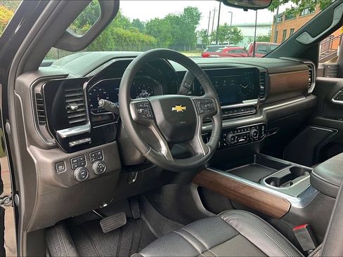 Used 2024 Chevrolet Silverado 2500 High Country w/ High Country Premium Package AWD/4WD image 17