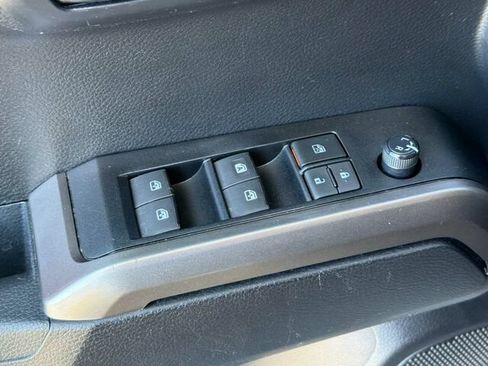 Used 2021 Toyota Tacoma SR5 AWD/4WD image 14