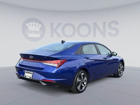 Certified 2023 Hyundai Elantra SEL w/ Convenience Package FWD image 7