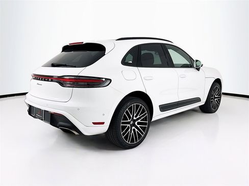 Used 2025 Porsche Macan image 9