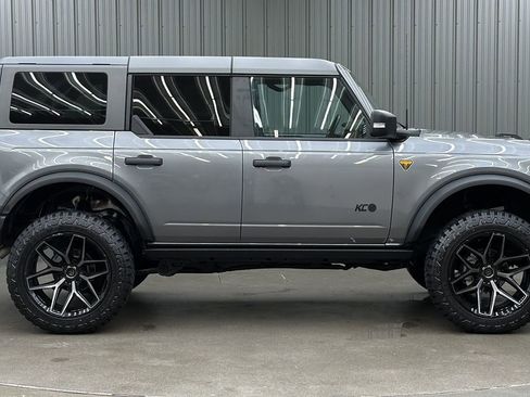 Used 2024 Ford Bronco Badlands image 6