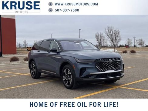 Used 2025 Lincoln Nautilus Premier image 1