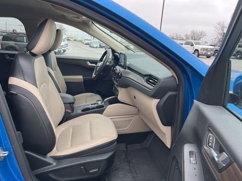Used 2020 Ford Escape Titanium image 25