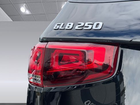 Used 2023 Mercedes-Benz GLB 250 image 28