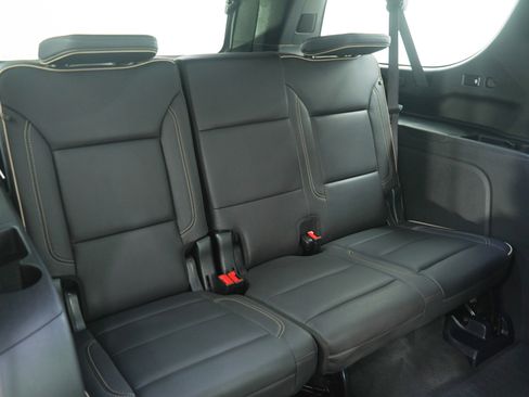 Used 2023 GMC Yukon XL SLT image 17