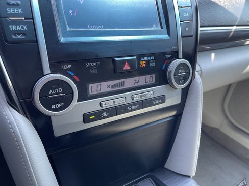 Used 2013 Toyota Camry LE FWD image 25
