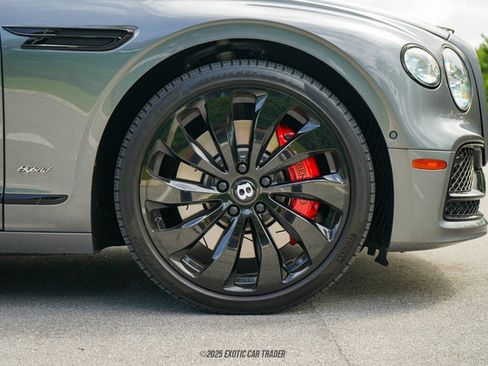 Used 2022 Bentley Flying Spur Plug-In Hybrid image 90