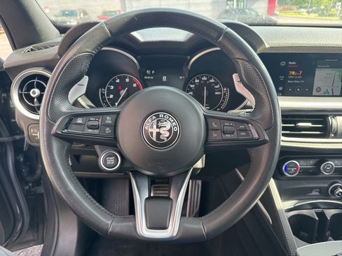 Used 2022 Alfa Romeo Stelvio Veloce AWD/4WD image 35