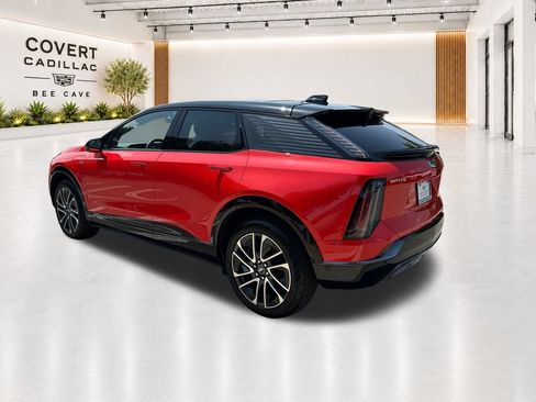 Certified 2025 Cadillac Optiq Sport 1 AWD/4WD image 8